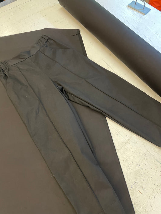 Black twill light trouser weight 98%cotton +2% elastan